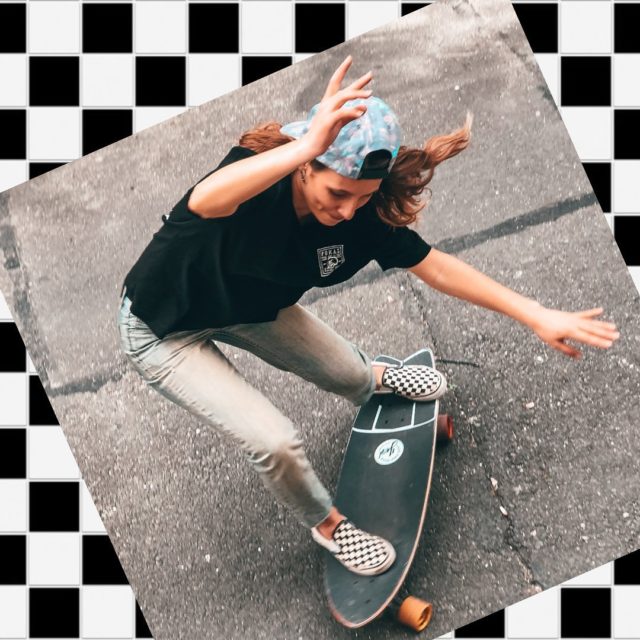 Toi aussi tu pump’ !? 😉
👉tu es #surfskateadiict !? 
Une marque en préférence ? 👇🏻

#surfskate #yowsurf #yowsurfskate #carver #carverskateboards #cruising #pumptrack #skategirl #skatemag #customindshop #takeabreathedition //